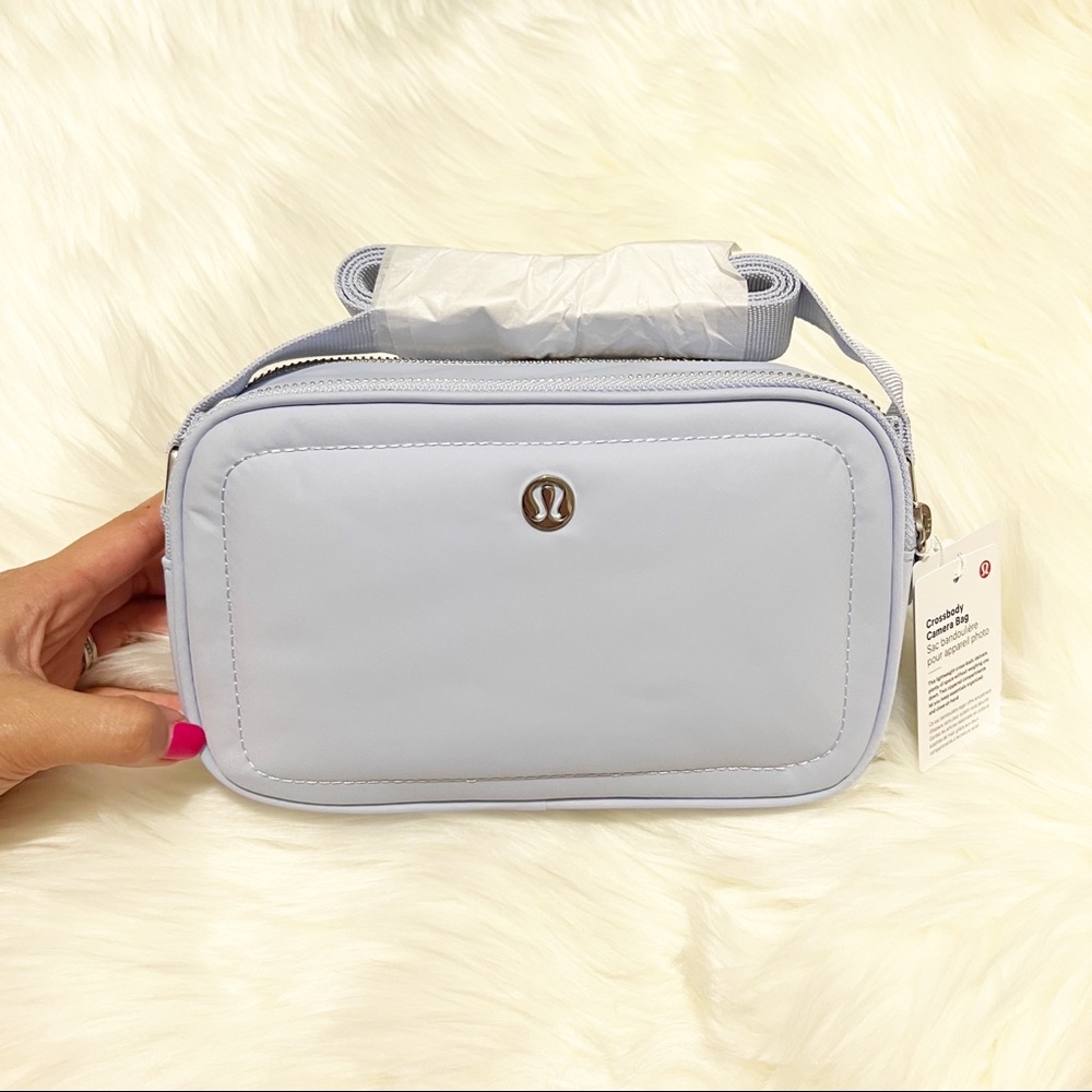 ✨Sold✨Lululemon • Crossbody Camera Bag - Picture 2 of 14